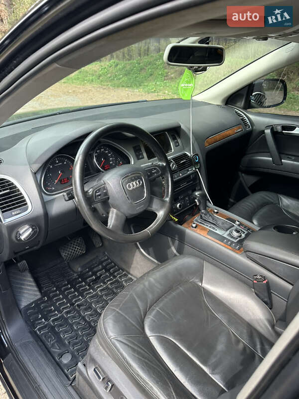 Позашляховик / Кросовер Audi Q7 2010 в Володимирі
