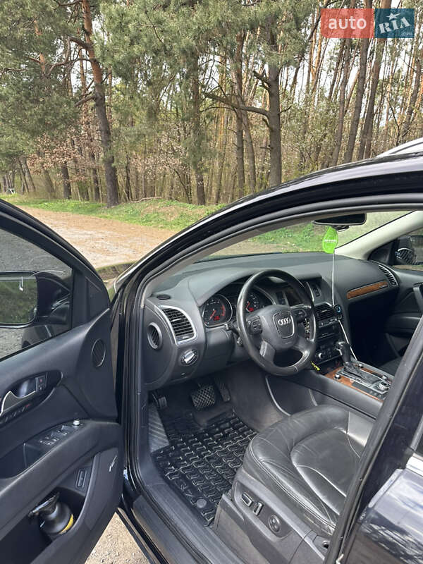 Позашляховик / Кросовер Audi Q7 2010 в Володимирі