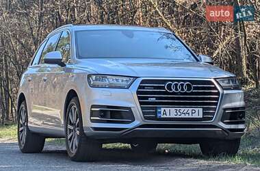 Внедорожник / Кроссовер Audi Q7 2018 в 