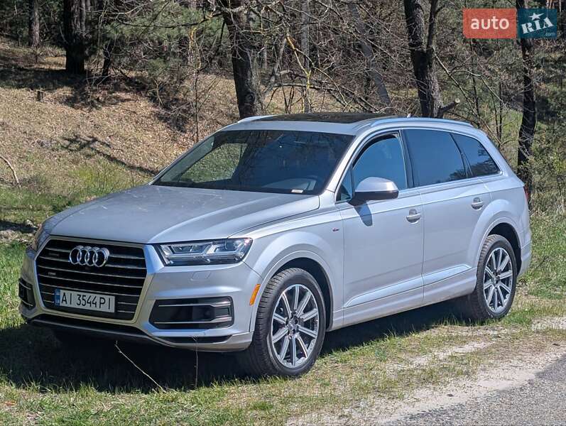 Внедорожник / Кроссовер Audi Q7 2018 в 