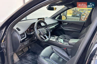 Позашляховик / Кросовер Audi Q7 2017 в 