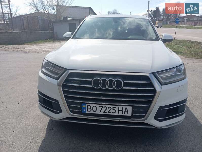 Внедорожник / Кроссовер Audi Q7 2018 в 