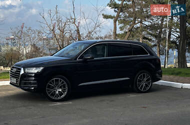 Внедорожник / Кроссовер Audi Q7 2019 в 