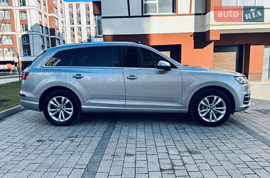 Внедорожник / Кроссовер Audi Q7 2016 в 