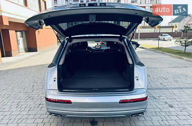 Внедорожник / Кроссовер Audi Q7 2016 в 