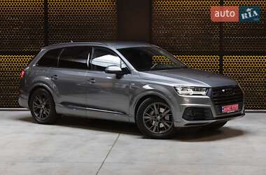 Внедорожник / Кроссовер Audi Q7 2017 в 