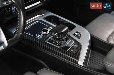 Внедорожник / Кроссовер Audi Q7 2017 в 
