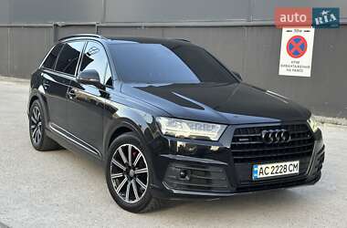 Позашляховик / Кросовер Audi Q7 2015 в 
