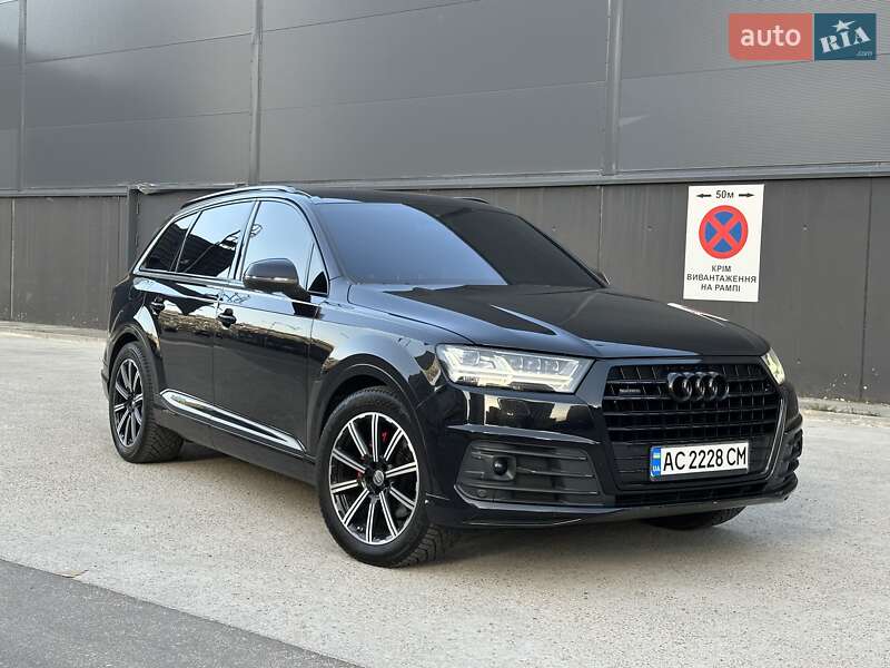 Позашляховик / Кросовер Audi Q7 2015 в 