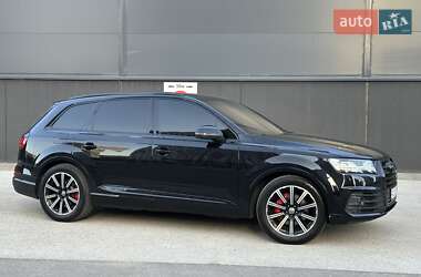 Позашляховик / Кросовер Audi Q7 2015 в 