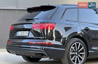 Позашляховик / Кросовер Audi Q7 2015 в 