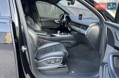 Позашляховик / Кросовер Audi Q7 2015 в 