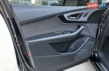 Позашляховик / Кросовер Audi Q7 2015 в 