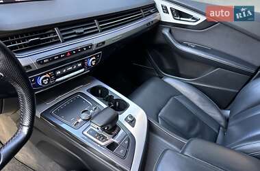 Позашляховик / Кросовер Audi Q7 2015 в 