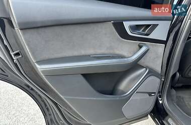 Позашляховик / Кросовер Audi Q7 2015 в 