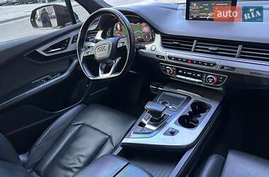 Позашляховик / Кросовер Audi Q7 2015 в 