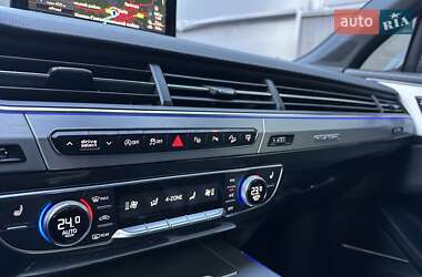 Позашляховик / Кросовер Audi Q7 2015 в 
