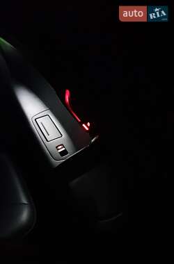Внедорожник / Кроссовер Audi Q7 2015 в 