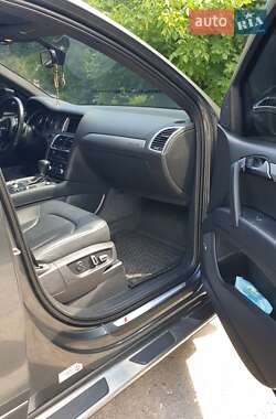 Внедорожник / Кроссовер Audi Q7 2015 в 