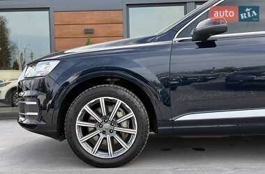 Позашляховик / Кросовер Audi Q7 2017 в 