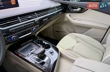 Позашляховик / Кросовер Audi Q7 2017 в 
