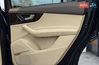 Позашляховик / Кросовер Audi Q7 2017 в 