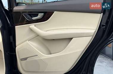 Позашляховик / Кросовер Audi Q7 2017 в 