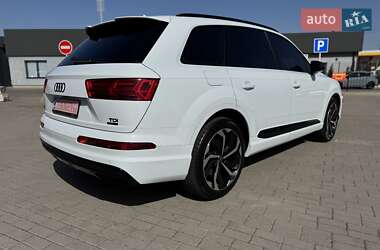 Внедорожник / Кроссовер Audi Q7 2016 в 