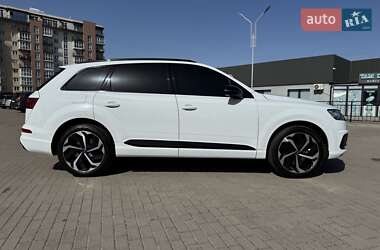 Внедорожник / Кроссовер Audi Q7 2016 в 