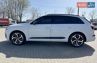 Внедорожник / Кроссовер Audi Q7 2016 в 