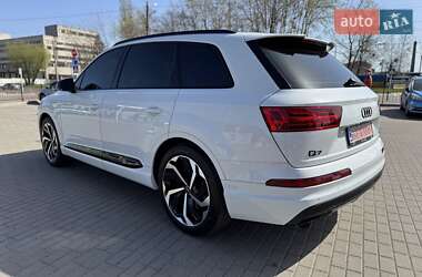Внедорожник / Кроссовер Audi Q7 2016 в 