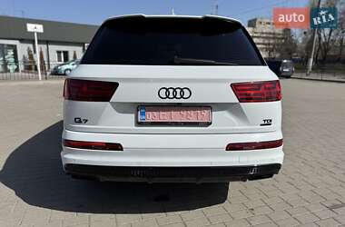 Внедорожник / Кроссовер Audi Q7 2016 в 