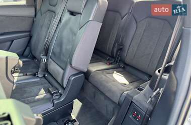 Внедорожник / Кроссовер Audi Q7 2016 в 