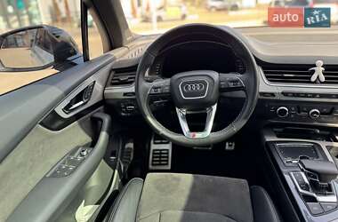 Внедорожник / Кроссовер Audi Q7 2016 в 
