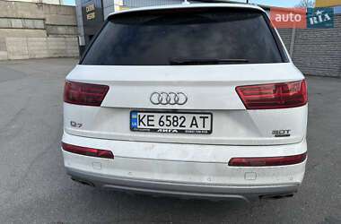 Позашляховик / Кросовер Audi Q7 2018 в 