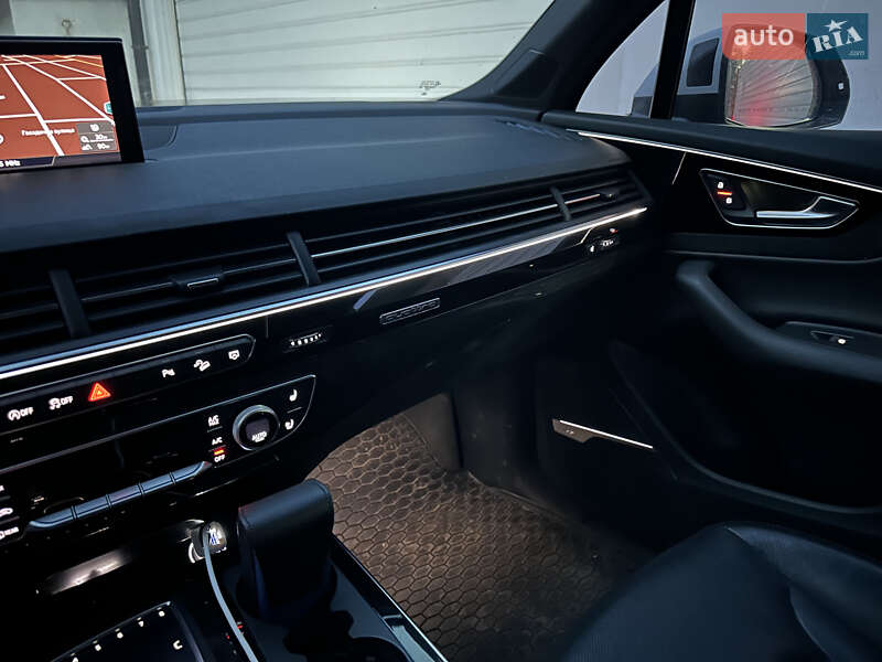 Позашляховик / Кросовер Audi Q7 2018 в Дніпрі