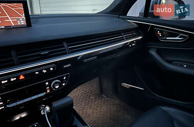 Позашляховик / Кросовер Audi Q7 2018 в 