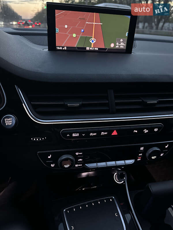 Позашляховик / Кросовер Audi Q7 2018 в Дніпрі