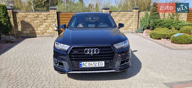 Позашляховик / Кросовер Audi Q7 2017 в 