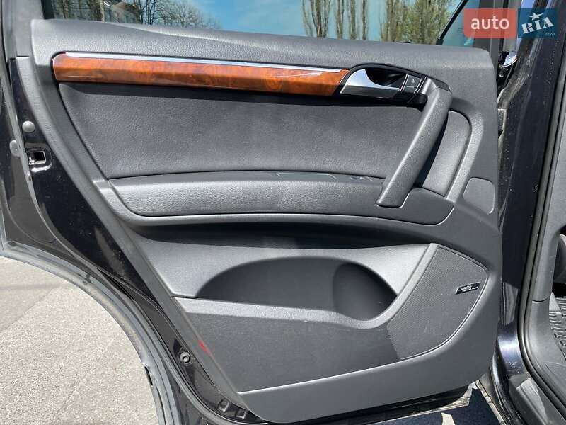 Позашляховик / Кросовер Audi Q7 2013 в Києві