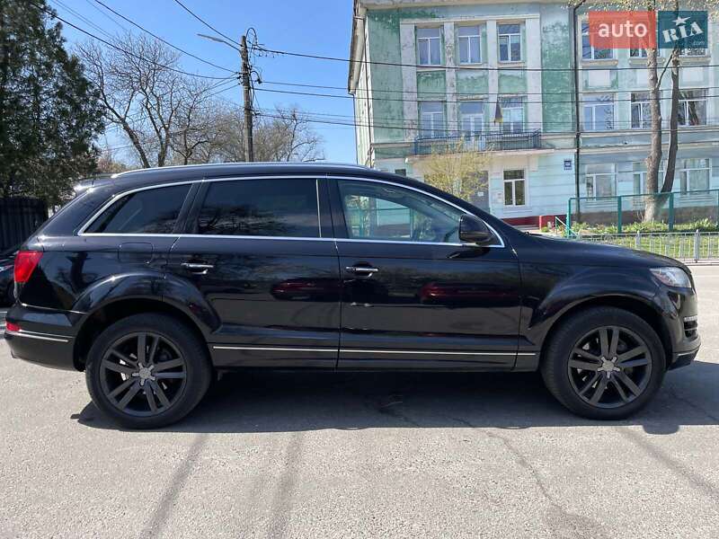 Позашляховик / Кросовер Audi Q7 2013 в Києві