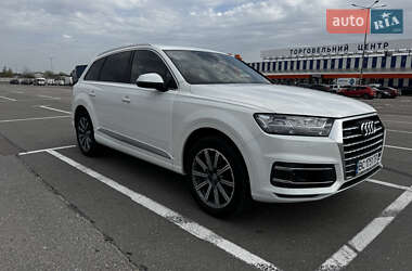 Внедорожник / Кроссовер Audi Q7 2017 в 