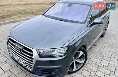 Внедорожник / Кроссовер Audi Q7 2015 в 