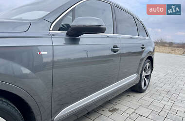 Внедорожник / Кроссовер Audi Q7 2015 в 