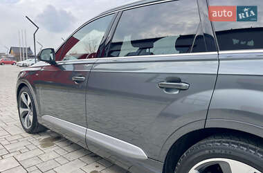 Внедорожник / Кроссовер Audi Q7 2015 в 