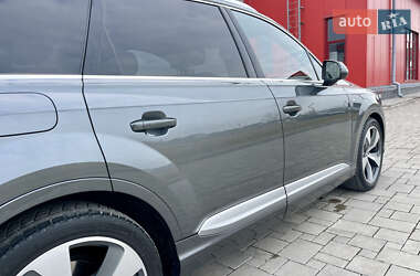 Внедорожник / Кроссовер Audi Q7 2015 в 