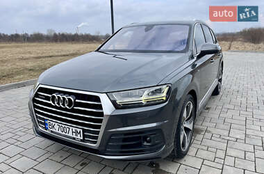 Внедорожник / Кроссовер Audi Q7 2015 в 