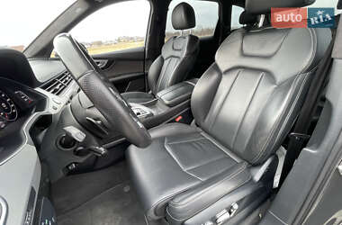 Внедорожник / Кроссовер Audi Q7 2015 в 