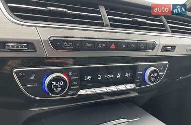 Внедорожник / Кроссовер Audi Q7 2015 в 