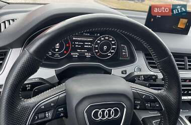 Внедорожник / Кроссовер Audi Q7 2015 в 